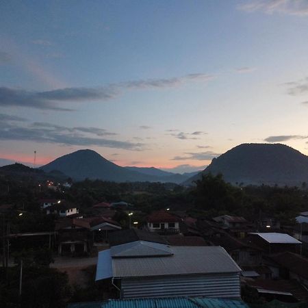 Positive Energy Homestay And Guide In Chiangkhan Chiang Khan Exterior foto
